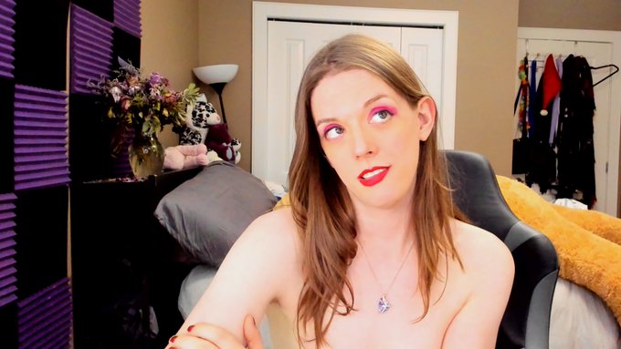 There exists no two pictures where my face and cock are perfect. So here's two pics. https://t.co/FE