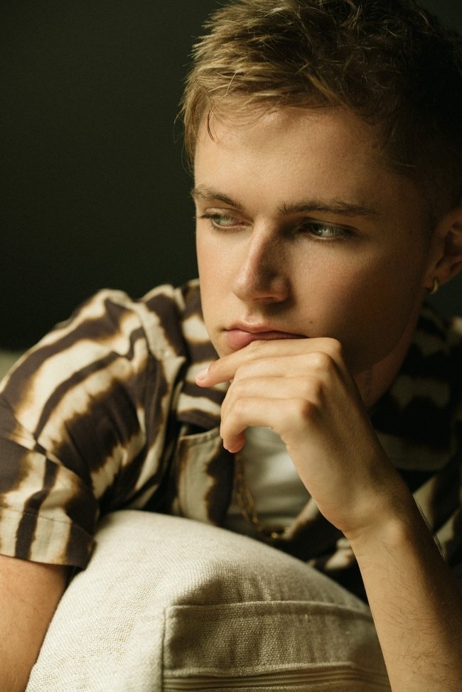 hrvyitalianteam's tweet photo. Buon venerdí #Harvstars ⭐
Programmi per questo weekend?
Noi stiamo ancora ascoltando in loop Views From The 23rd Floor 🤪
(~📸: creds to @boysbygirls ~)
#HRVY #HRVYItalianTeam #HRVYItalia https://t.co/eApGwk699R