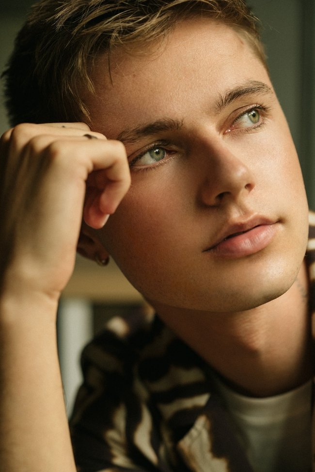 hrvyitalianteam's tweet photo. Buon venerdí #Harvstars ⭐
Programmi per questo weekend?
Noi stiamo ancora ascoltando in loop Views From The 23rd Floor 🤪
(~📸: creds to @boysbygirls ~)
#HRVY #HRVYItalianTeam #HRVYItalia https://t.co/eApGwk699R