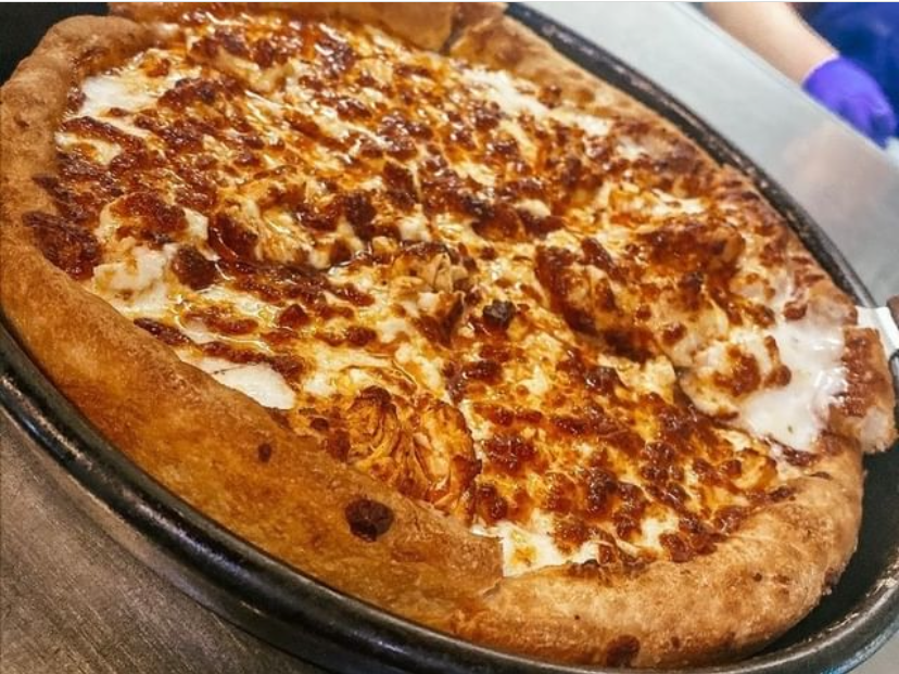 It's FriYAY! You know what that means.. someone is going to win a free large one topping from Mister B's! Hit that RT button and make sure you're following for your chance to win! 🍕#FreePizzaFriday