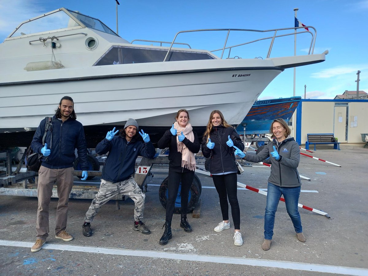 CPIE_Thau's tweet photo. ALIEN OCCITANIE : nous avons testé hier le protocole de collecte des organismes vivants fixés sous les coques des navires. Les échantillons seront analysés par le @CNRS, via des méthodes d'analyse ADN, pour identifier les #espèces non #indigènes (#ENI). @LPO_Herault @LeSeaquarium https://t.co/kZfsHdmyJ8