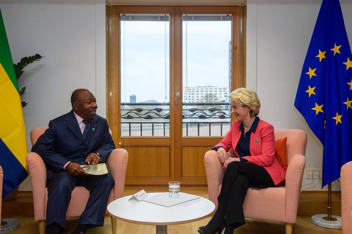 J'ai rencontré <a href="/PresidentABO/">Ali Bongo Ondimba</a>. Je me réjouis de la réouverture du dialogue avec le Gabon

Nous avons discuté du potentiel de #GlobalGateway au 🇬🇦 pour le transport, la préservation de la forêt tropicale ou de l'éducation.

Nous avons aussi évoqué notre action pour l'environnement.