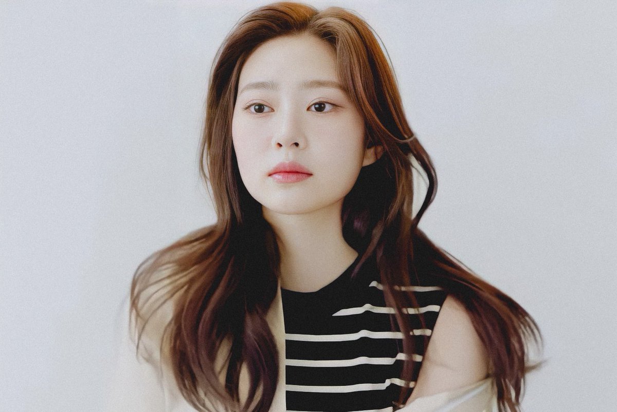 KWON2KIM's tweet photo. 민주야…👜

#김민주 #MINJU #キムミンジュ https://t.co/j1HYKykVNQ