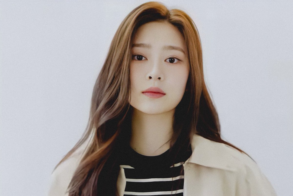 KWON2KIM's tweet photo. 민주야…👜

#김민주 #MINJU #キムミンジュ https://t.co/j1HYKykVNQ