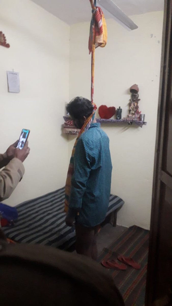 MastramMeenaji's tweet photo. आज कनकपुरा रेलवे कॉलोनी में एक ट्रैकमैन साथी देवेंद्र सिंह ने आत्महत्या कर ली 😭😭, अधिकारियों के प्रताड़ना इस कदर बढ़ते जा रहे हैं कि अभी हाल ही में रमेश कुमार यादव ने आत्महत्या की थी और आज ये आखिर कब तक ऐसे चलता रहेगा
@RailMinIndia @AshwiniVaishnaw @ANI @NWRailways @DRMJaipur https://t.co/UMiIgBQC5m