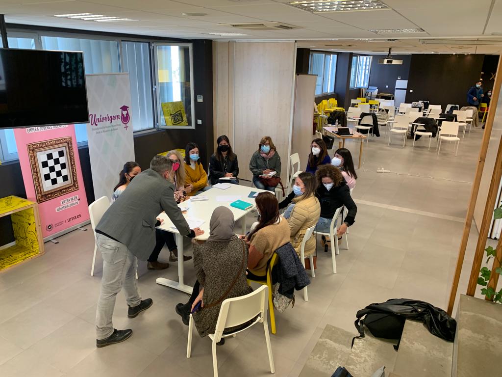 ArrabalAID's tweet photo. Reunión de #entidadessociales #MesaPorElEmpleo en @linkbyuma gracias al apoyo de @InfoUMA. Profesionales de @ArrabalAID, @asitmalaga, @CEARefugio e @INCIDEong dinamizan una jornada colaborativa para fortalecer el #TrabajoenRed y coordinar la atención que se presta desde las ONGs. https://t.co/lmsKUXbFoa