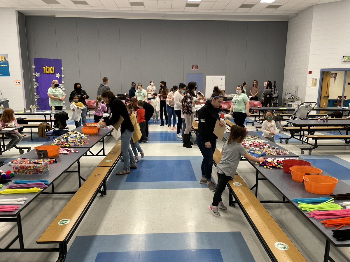 Mrs_Jefferson_'s tweet photo. Last night @FreetownAACPS we hosted our K families to design their shirt for the 100th day! Parents also leaned about our counting and cardinality standard! Zero the Hero also stopped by! 

🍕 💯 🤩 

@AACountySchools https://t.co/VmjeNrKRcw