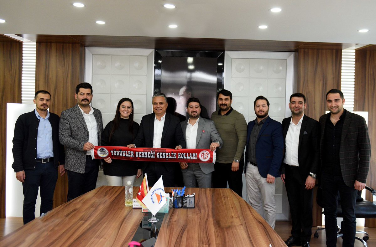 Antalya Yörükler Derneği Gençlik Kolları Yönetimi olarak Muratpaşa Belediye Başkanı Sayın Ümit Uysal'ı ziyaret ettik. Yörük kültürü üzerine sohbet edip, 13 Mart Pazar Günü Erdem Bayazıt Kültür Merkezinde yapılacak olan Gençlik Toyuna davet ettik.