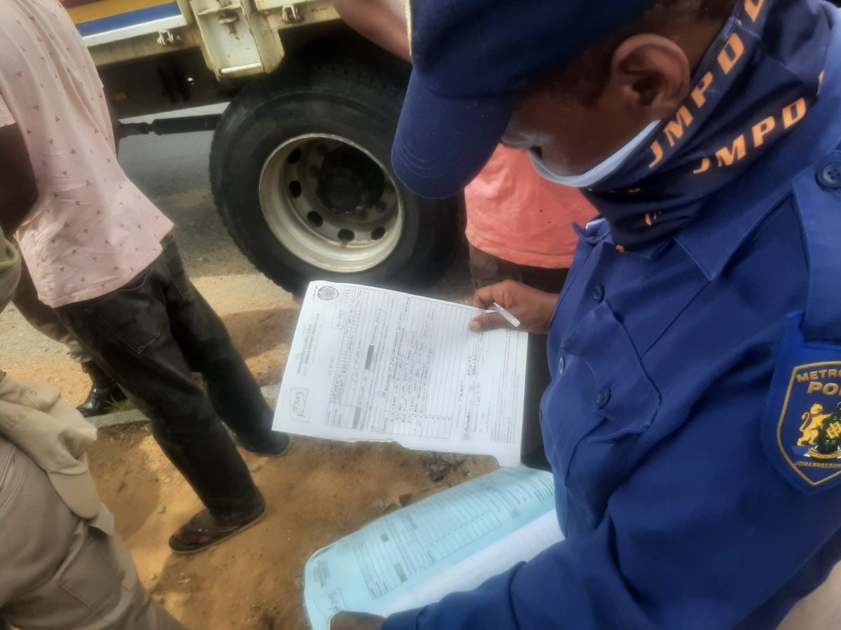 Today is bylaw enforcement day in Region A: Environmental Health and JMPD are doing inspections of food traders and issuing warnings to illegally parked taxis. #weservejoburg. @CityofJoburgZA @CityofJoburgZA @AbigailNdlovu16 @txmendrew1 @mphophalatse1