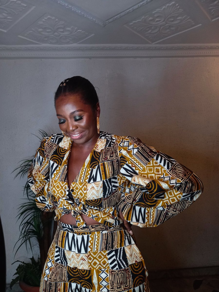EboniiEdewor's tweet photo. DAY TO NIGHT

Don't you just love versatile pieces?
Be sophisticated in the morning and sassy in the evening.

Rouna Set available to order.

N25,000

Free shipping nationwide
Shipping fees apply for international orders

DM to order.

#EboniiEdewor https://t.co/PE3CFuVv6c