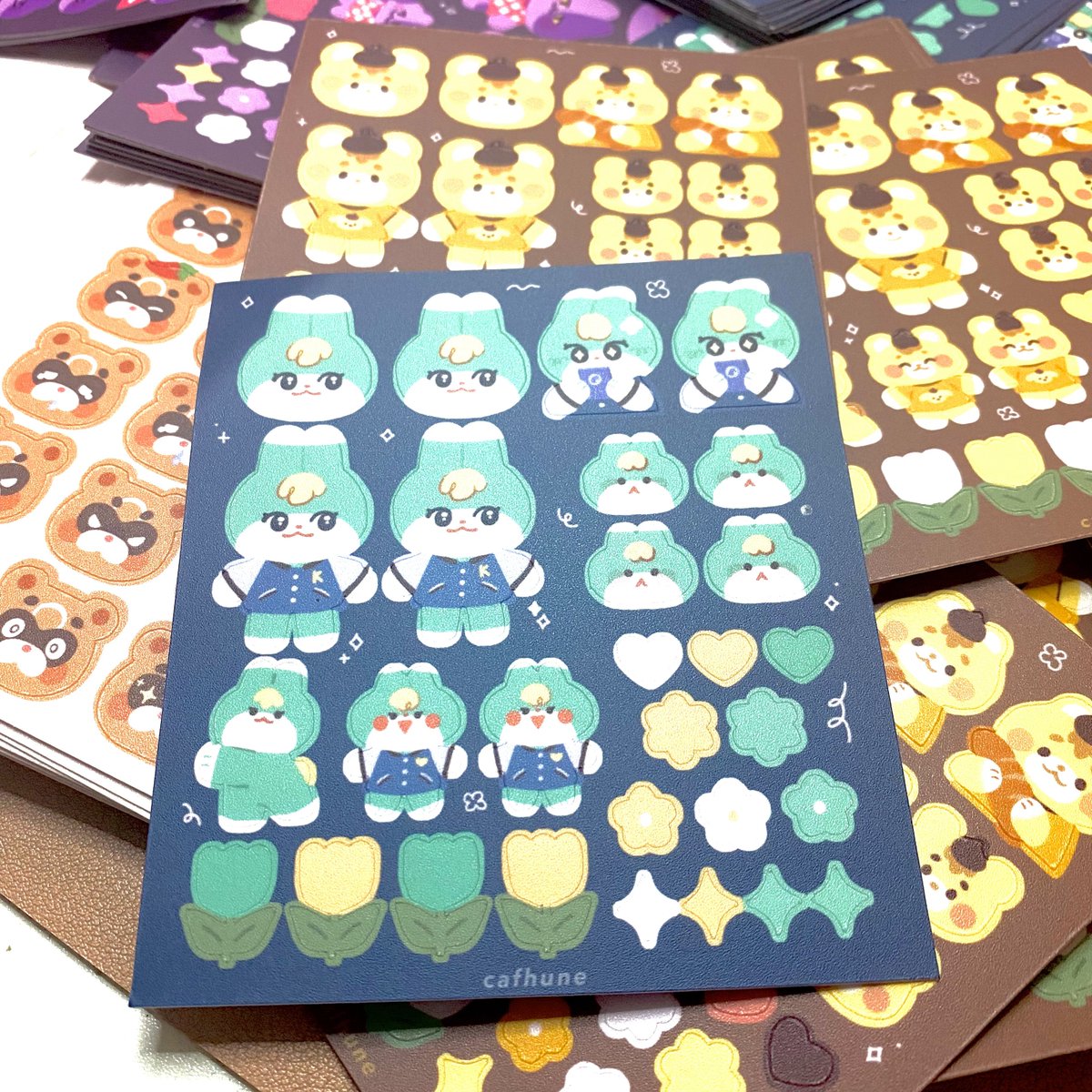 amojinprints's tweet photo. ✨Kiss-Cut stickers sample!

Available in:
✨ Various paper types (matte, glossy, vinyl, aluminum etc)
✨ Laminations to make the waterproof and scratchproof (matte, glitter, glossy and holographic)

#amojinprints #sticker #kisscut #personalizedph #customized #diecut  #fanmerch https://t.co/RHhdaGlsYf
