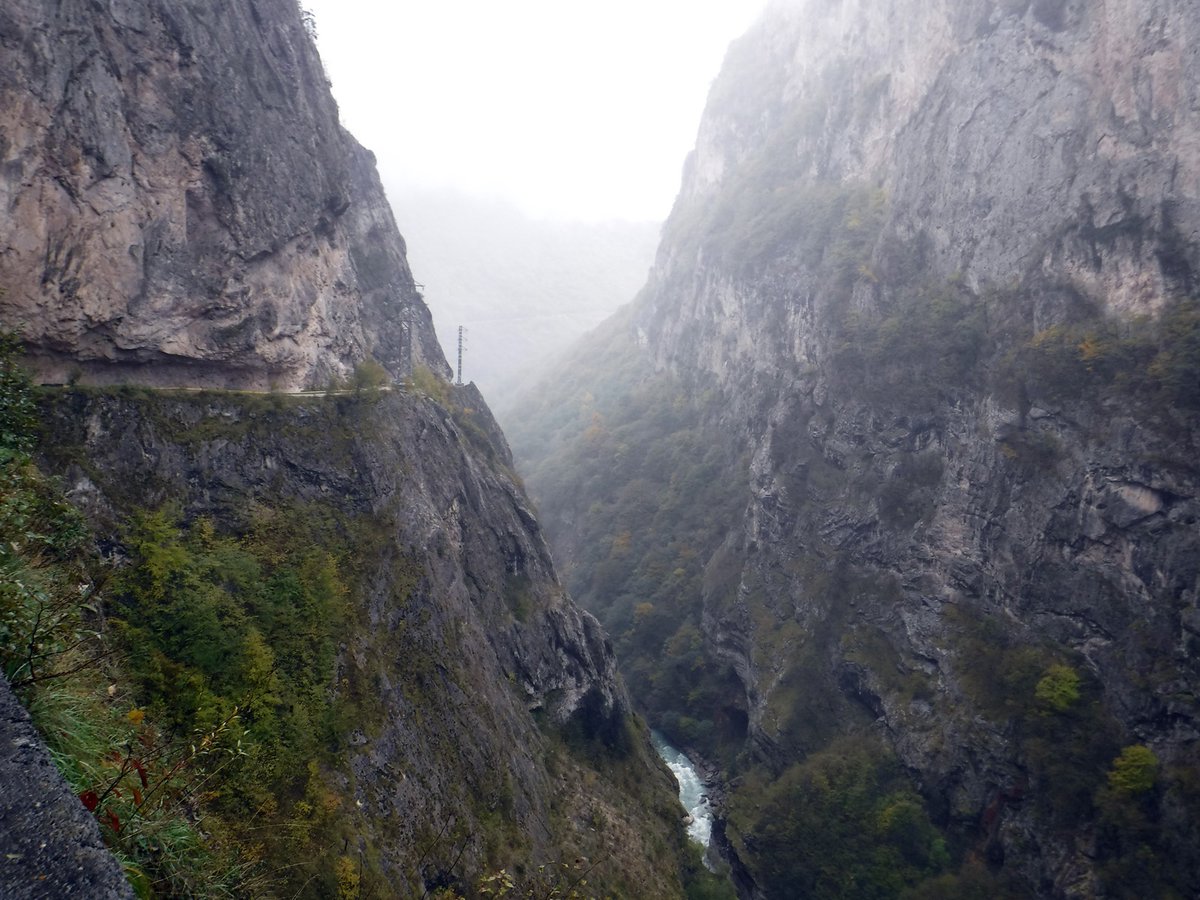 posetitur's tweet image. Черекское ущелье, верхняя Балкария. Увидеть эго своими глазами вы можете в рамках автобусного тура &quot;Большое путешествие на Кавказ&quot; из Самары и Тольятти.
На ближайший тур с отправлением 04.04.22 действует акция Кэшбек 20% по карте МИР!

Подробнее здесь: poseti-tur.ru/tours/bolshoe-…