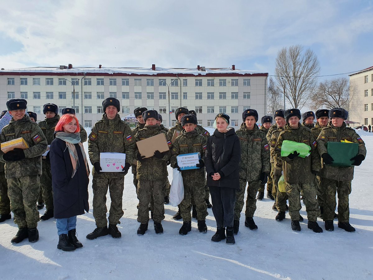 Добровольческое движение нашего Центра,с огромным желанием приняли участие в акции«Посылка солдату»и лично в руки передали посылки солдатам. Цель акции простая и добрая–подарить положительные эмоции! И,если получится, то вдохновить других людей на такой же замечательный поступок.