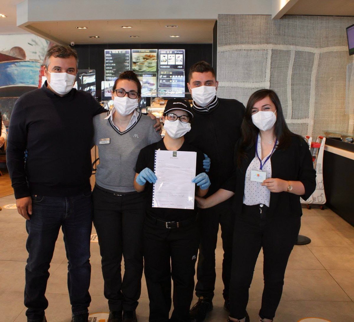 🎊🎊Difficile trattenere l'emozione!🎊🎊
Congratulazioni alla nostra Francesca per l'inizio del suo percorso lavorativo presso il ristorante Mc Donald's del Centro Sicilia. Oggi firma del contratto e primo giorno di lavoro! 
#McDonalds #Controvento #SIL #lavoro #sdd