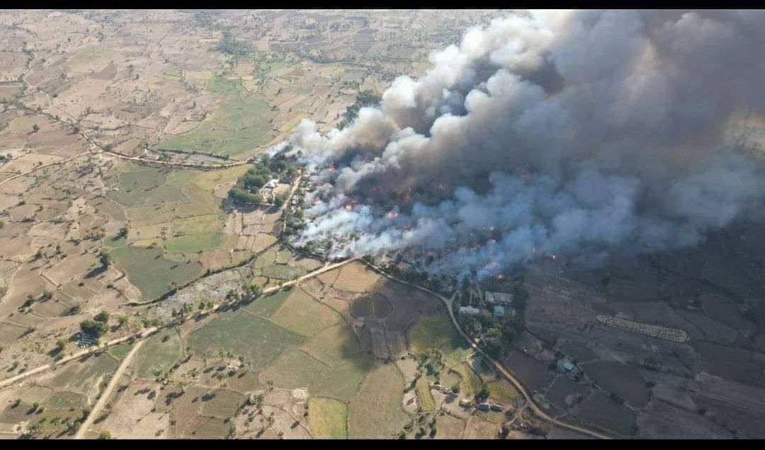 TheChindwin's tweet photo. #Myanmar #military #junta and its militia Pyo Saw Htee group is burning the whole village in Pale Township of #Yinmarpin district in #Sagaing region at around 2:40 pm today, 18 February 2022. 

Photo - ASF https://t.co/V2sPz5qoQX