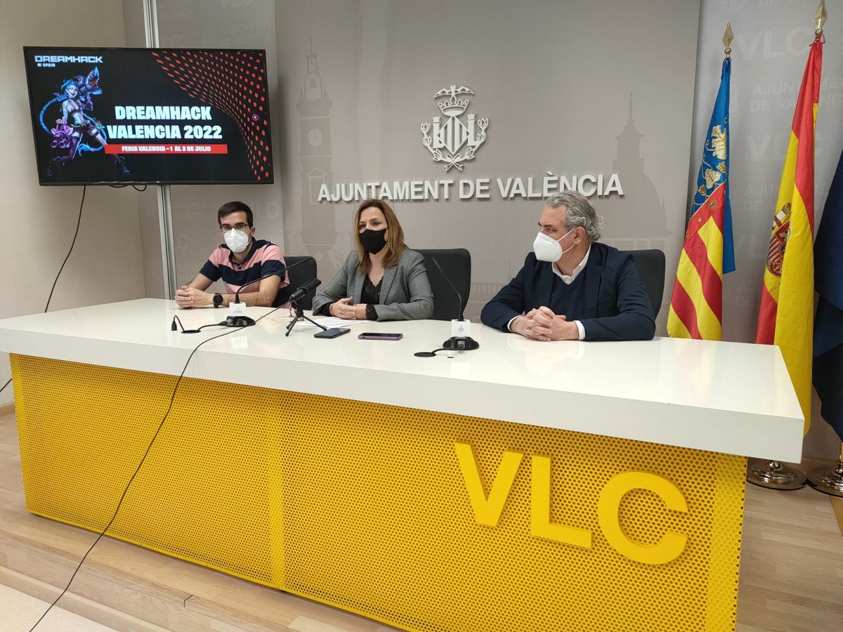 AjuntamentVLC's tweet photo. 🕹 Imformem que torna de manera presencial el #DREAMHACKVLC de l’1 al 3 de juliol en @Feria_Valencia.

👾Demà @DreamHackSpain organitza com a prèvia  ‘E-Sport City’ a la #Petxina. 👉🏼Un esdeveniment #gaming que tindrà lloc de ⏰10 a 21h amb tota classe de jocs i altres activitats https://t.co/pxt70ECBcr
