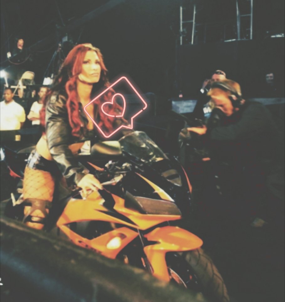 TorresSquad's tweet photo. I actually thought we had a show for #CallOutTokyo and went to the arena to help GiGi but something stopped me. #IHaveFriends 》▪︎Destiny Marie https://t.co/Sq6klj8aHL