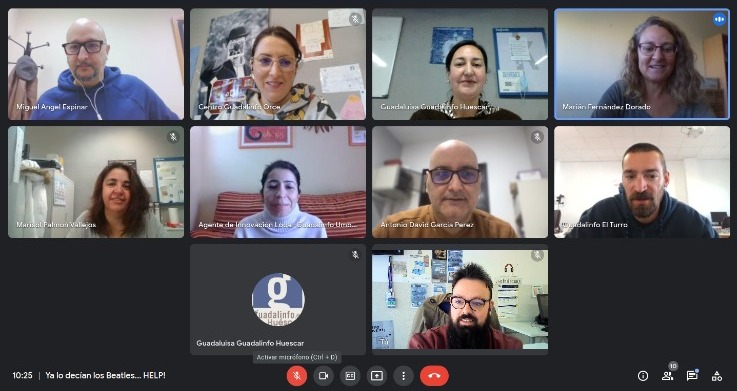 En estos tiempos en los que andamos un poco desorientados no podemos olvidar que lo mejor de #guadalinfo son las personas, las que trabajamos a un lado y las que atendemos al otro
Hoy seguimos reuniéndonos, seguimos trabajando 💁‍♀️💁💁‍♂️🧟‍♂️🧞‍♂️🧝‍♂️🧙‍♂️🤖
#guadalinfo #entrecomp #grupotrabajo