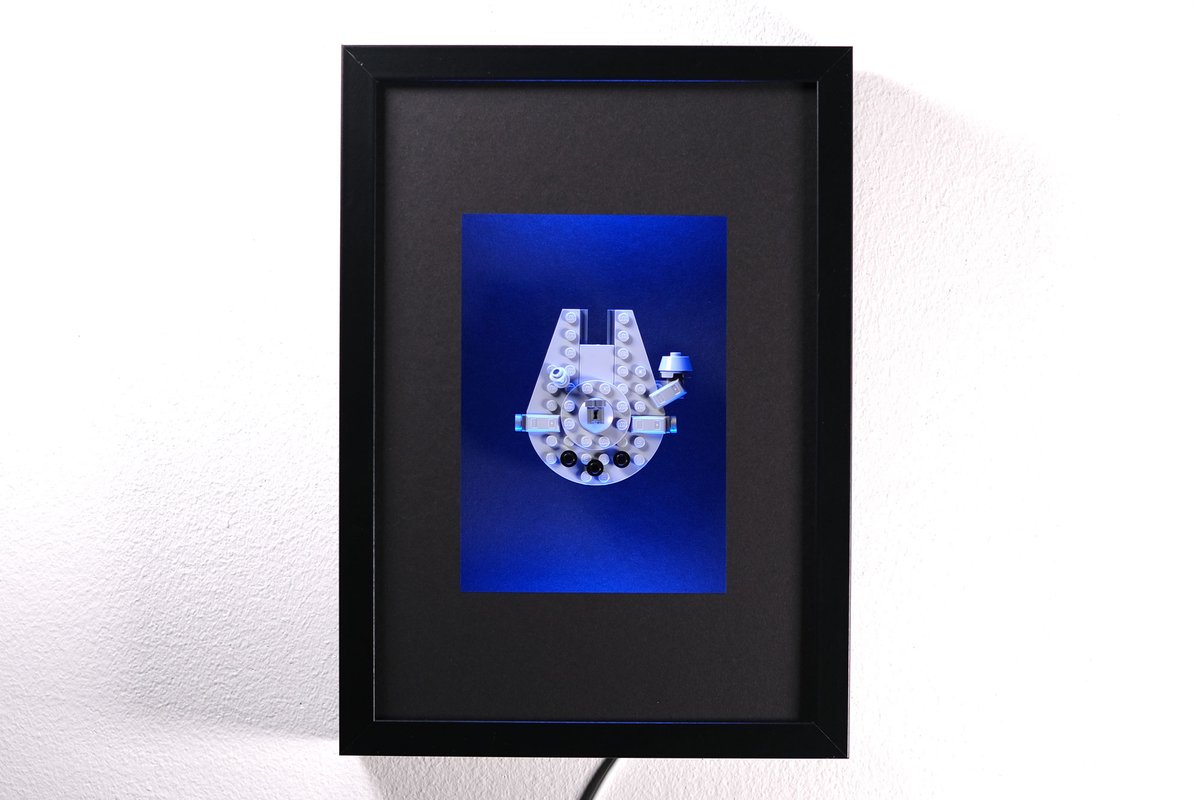 nerd_nostalgie's tweet photo. Ich bin ja heimlicher Lego fan. Und Star Wars ist auch absolut nicht verkehrt!
Jetzt im Shop erhältlich: Lego Star Wars Micro Millennium Falke Version im Smart LED Rahmen, steuerbar via App oder Amazon Alexa
https://t.co/VgN5K3Hgo3
#LegoStarWars #LEGO https://t.co/eQ5fOUyGRe