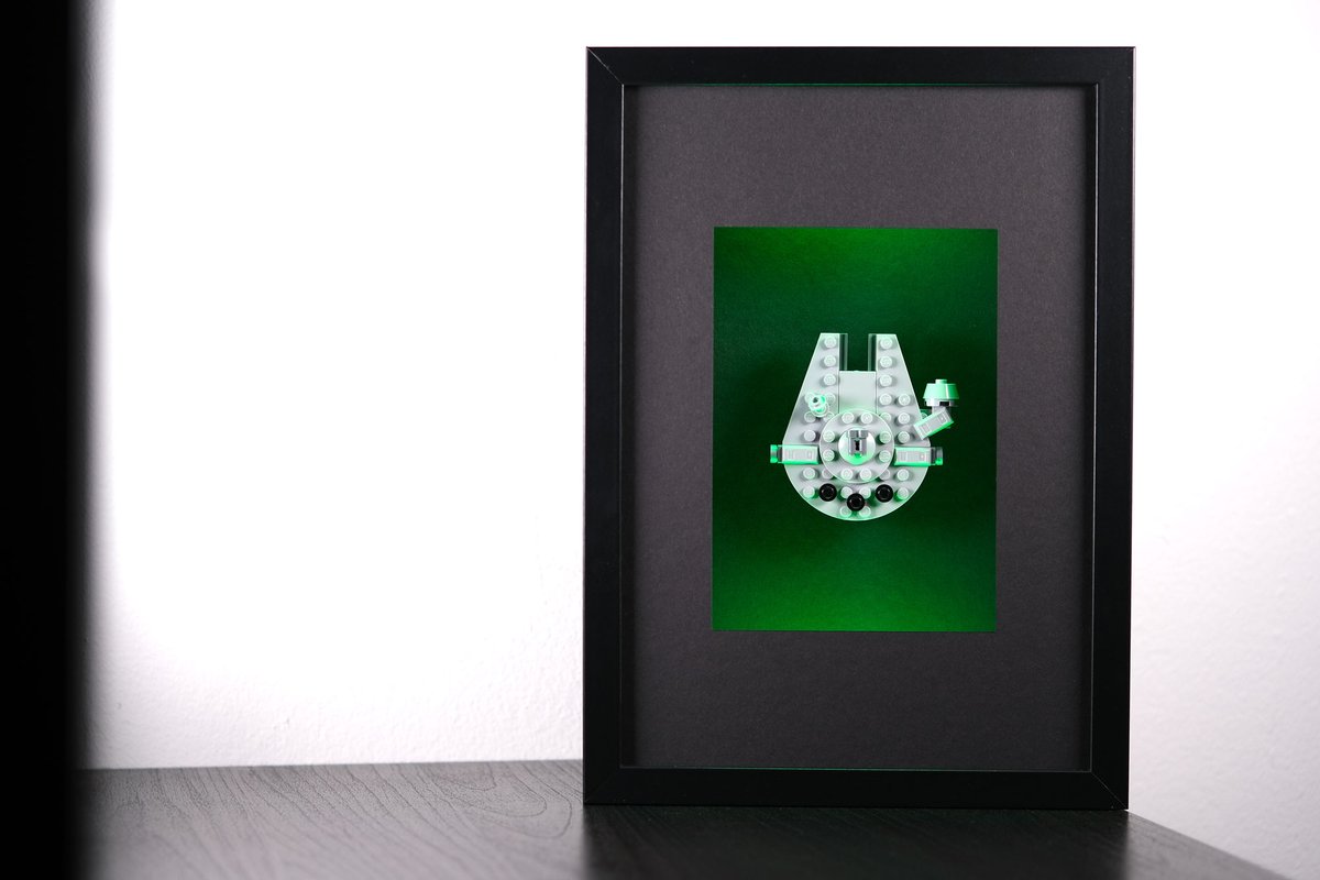 nerd_nostalgie's tweet photo. Ich bin ja heimlicher Lego fan. Und Star Wars ist auch absolut nicht verkehrt!
Jetzt im Shop erhältlich: Lego Star Wars Micro Millennium Falke Version im Smart LED Rahmen, steuerbar via App oder Amazon Alexa
https://t.co/VgN5K3Hgo3
#LegoStarWars #LEGO https://t.co/eQ5fOUyGRe