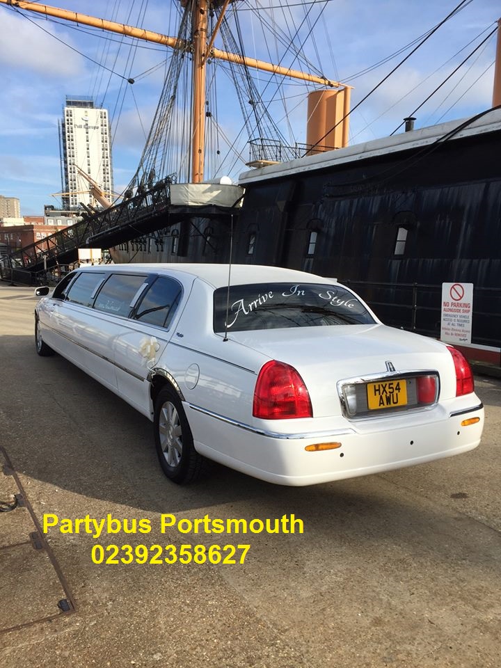 VANCAGE_COM's tweet photo. **Proms 2022 Book Early** Limousines &amp; Party Buses
Every year we get calls in March / April from stressed out Parents unable to find any transport for there kids Proms, as it has been left to late to find any availableget a quote call 023 92 358627 or email pompeylimo@yahoo.co.uk https://t.co/dOTTeQLr1y