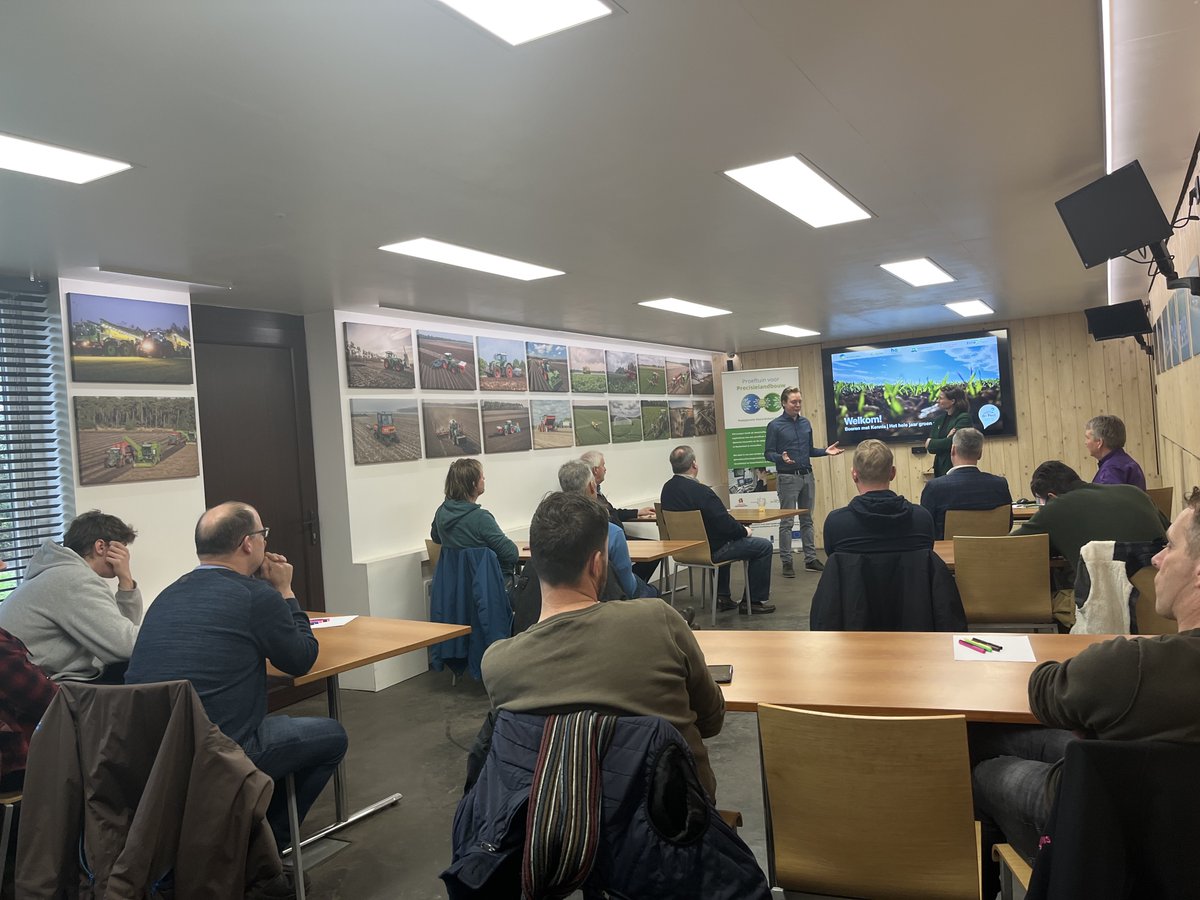 De 1ste themadag Boeren met Kennis is van start. Volle bak bij <a href="/jacobvdborne/">Jacobvandenborne</a> en <a href="/PRAKTIJK_PCLT/">PRAKTIJKCENTRUM PCLT</a>. 20 boeren onderzoeken hoe data &amp; tech relevant kunnen zijn voor hun bedrijf. #kringlooplandbouw #experimenteren @AgriFoodCapital <a href="/ZLTO/">ZLTO</a> @HAShogeschool <a href="/WUR/">Wageningen U&R</a> <a href="/RNOB_regio/">RNOB</a>