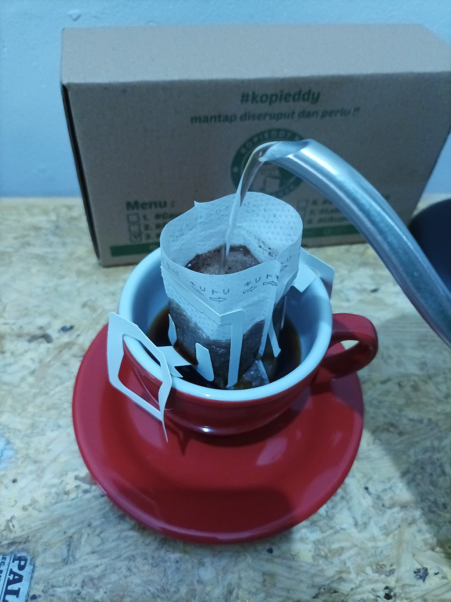 Nitip harus PO dulu om #kopieddy drip bag house blend kopi Arabika dan robusta dengan varian kopieddy #DSPBorobudur #DSPLabuanBajo #DSPDanauToba #DSPMandalika #DSPLikupang Pls order 08161340103 1 box 10sachet 100k