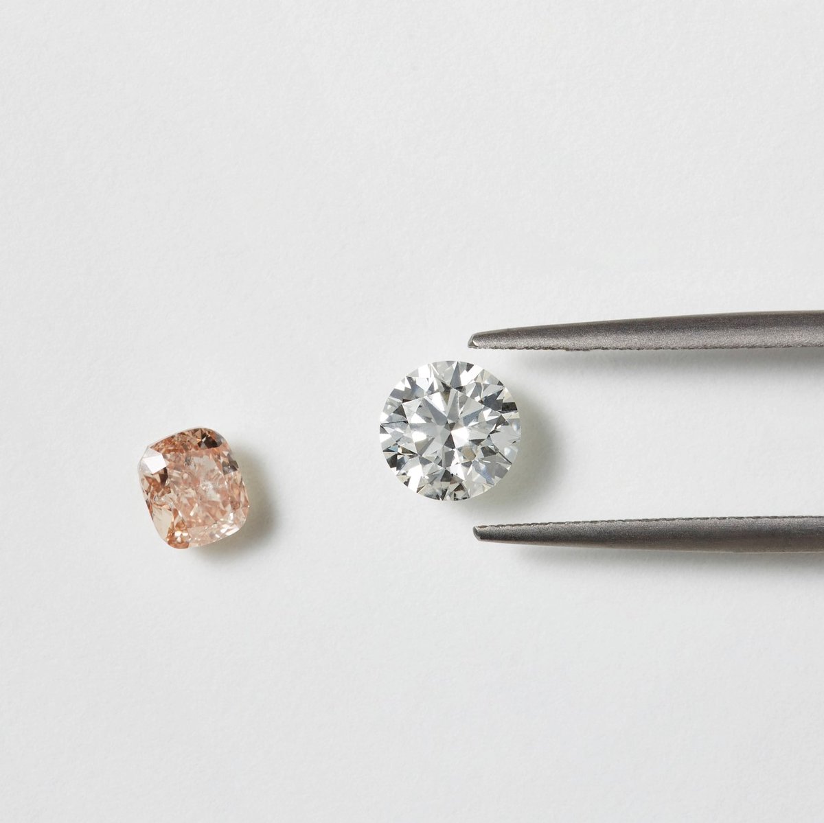 Get familiar with the famous 4Cs. Sign up to our upcoming Introduction to the 4Cs workshop and discover how to select your perfect diamond: bit.ly/3GZfi0v #DeBeers #diamonds