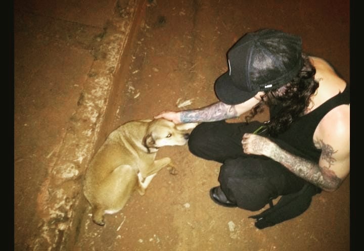 alythrasher30's tweet photo. Caramelos Argentinos🐕
Ontem foi o dia das recordações... Mas recebi essa foto do meu irmão Bruno Petter , foi na noite do Show da Carcinosi em Missiones - Argentina🇦🇷
Grato pela lembrança Brunniferous!🖤
#dogs #pets #caramelo https://t.co/OfeEl3Lcnl