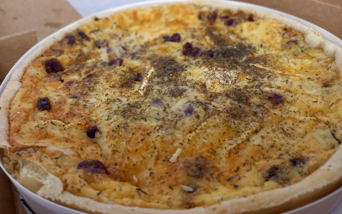 Occombe_Farm's tweet image. Let these locally made quiches be your lunchtime inspo for today. Come buy by the slice. Perfect for picnics and lunchboxes too.

#ocombefarm #halftermtreatsformum