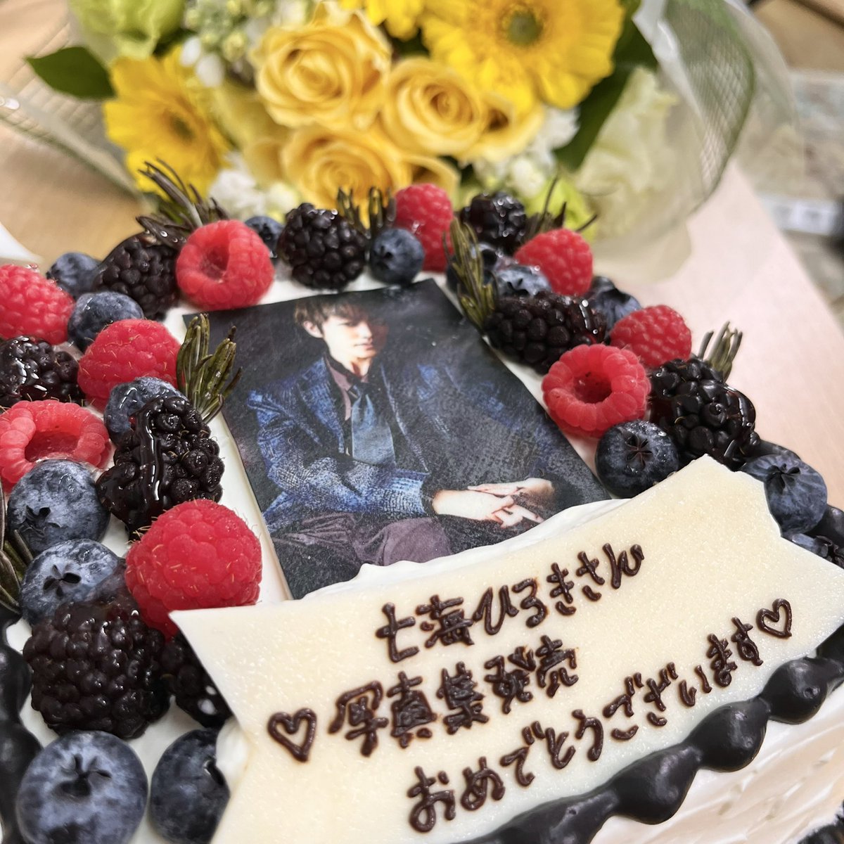 unknown773_0201's tweet photo. プレミアム版限定トークイベントのアーカイブ配信は、明日2月19日23:59まで🕛
 
ネタバレ注意…ではありますが、イベント終了直後の七海さんのコメント動画をInstagramにUP🎂✨
▶︎▶︎ https://t.co/F6PAvzRW0l
 
まだ配信を見ていない！という方、お見逃しなく👀

#七海ひろき写真集
#unknown773 https://t.co/isQJMfr5Pn