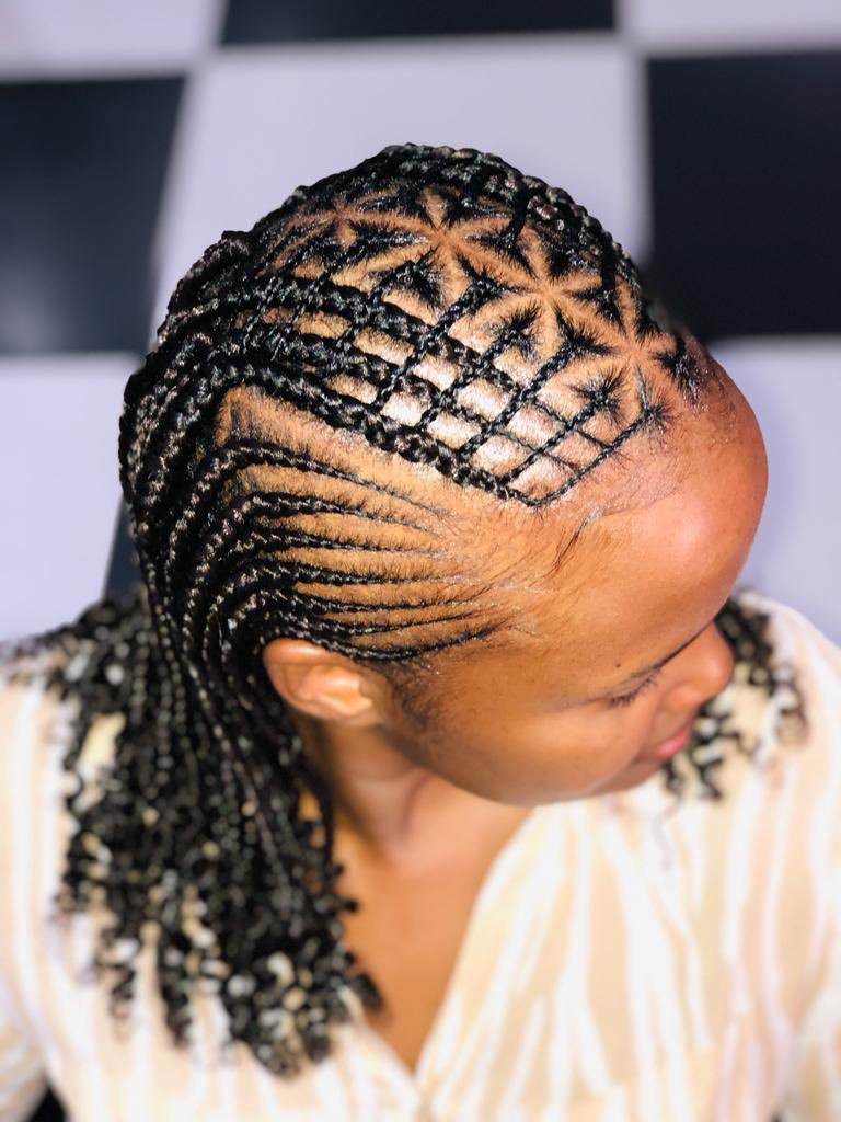 BobCutSA's tweet photo. Happy Friday🌸 Happy Phuza day🍻😅 and Happy birthday @Carolinerathabe 🍰🎂

ladies we can’t go out this weekend with messy hair thle🙅🏽‍♀️ 

Visit any of our branches near you☄️we are available Monday to Sunday 8:00 to 18:00🌸

For bookings contact 0782996049 or 0736360790❤️ https://t.co/7qipBOVDuc