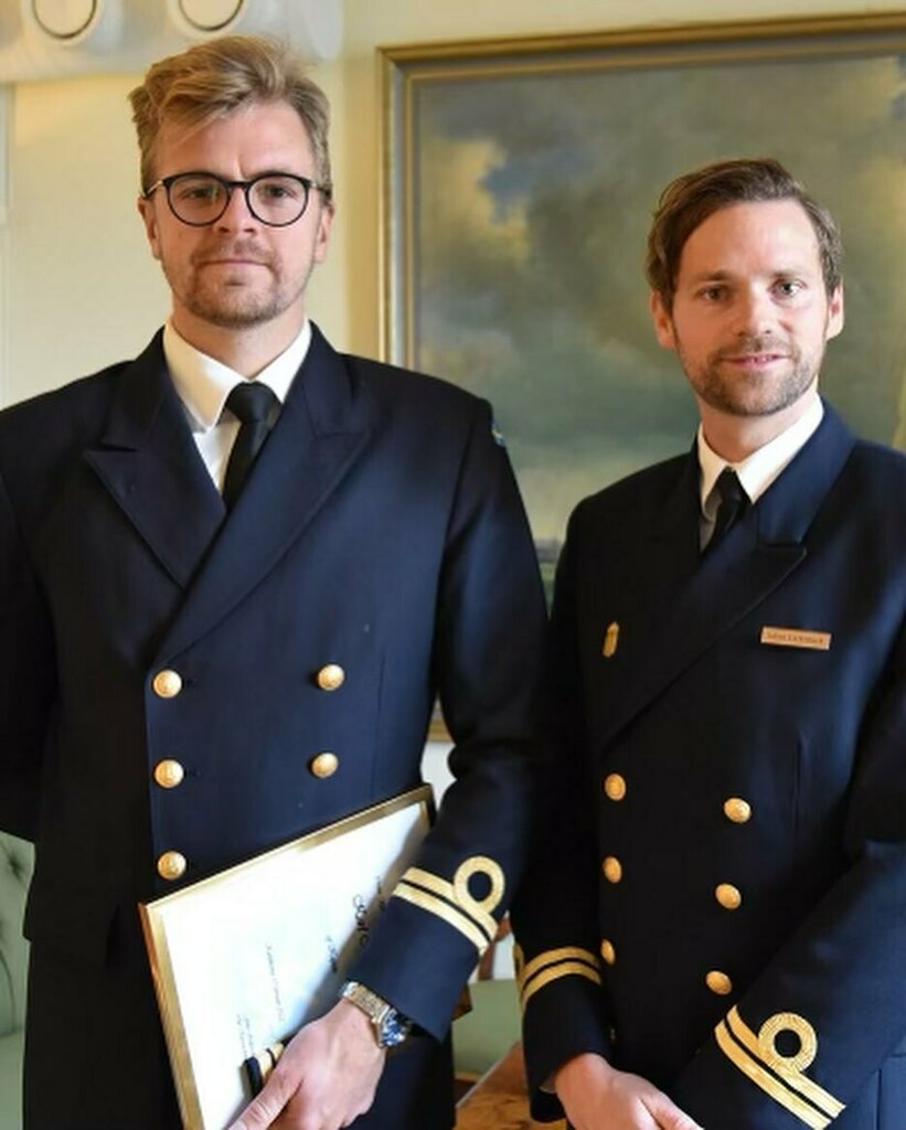 gladanochfalken's tweet photo. En vecka av befordringar för skonertdivisionen. I onsdag befordrades Karl Beillon till Kapten och i förmiddags befordrades Petter Berg och Simon Ahlbom till Korpraler. Stort grattis till er alla tre och bra jobbat! ⚓️⭐️ Foto 📸: Michaela Linge https://t.co/96UqbJQ0zi