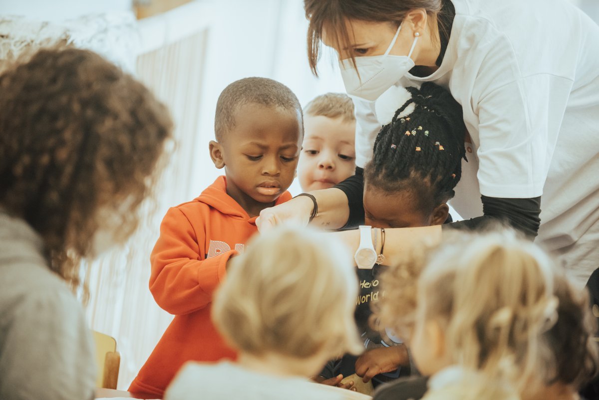 lasalasabadell's tweet image. El programa de formació #MestresQueEsMouen continua en marxa! Aquesta setmana sessió de propòsits amb #CEIFArraona 

Programa dins el projecte @interstice_eu sobre #Art i #Educació

#Interstice #Infants #Mestres #Artistes @sbdcultura @sbdeducacio