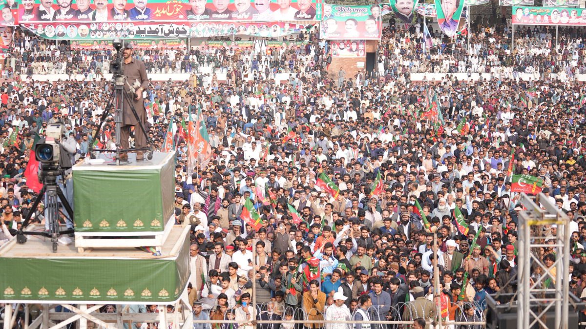 sarakibelt's tweet photo. شکریہ منڈی بہاؤالدین! #دیکھو_عمران_خان_آیا https://t.co/9JKLbseV2s