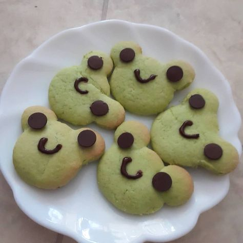 seokuva's tweet photo. cute frog cookies 🐸🍪 https://t.co/ocN5TZg6Uu