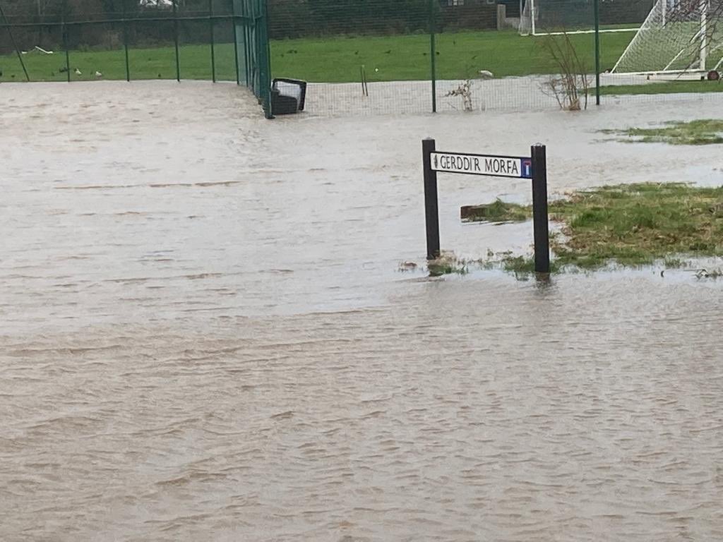 C_Dearden's tweet image. Flooding outside Ysgol Aberconwy in Conwy.