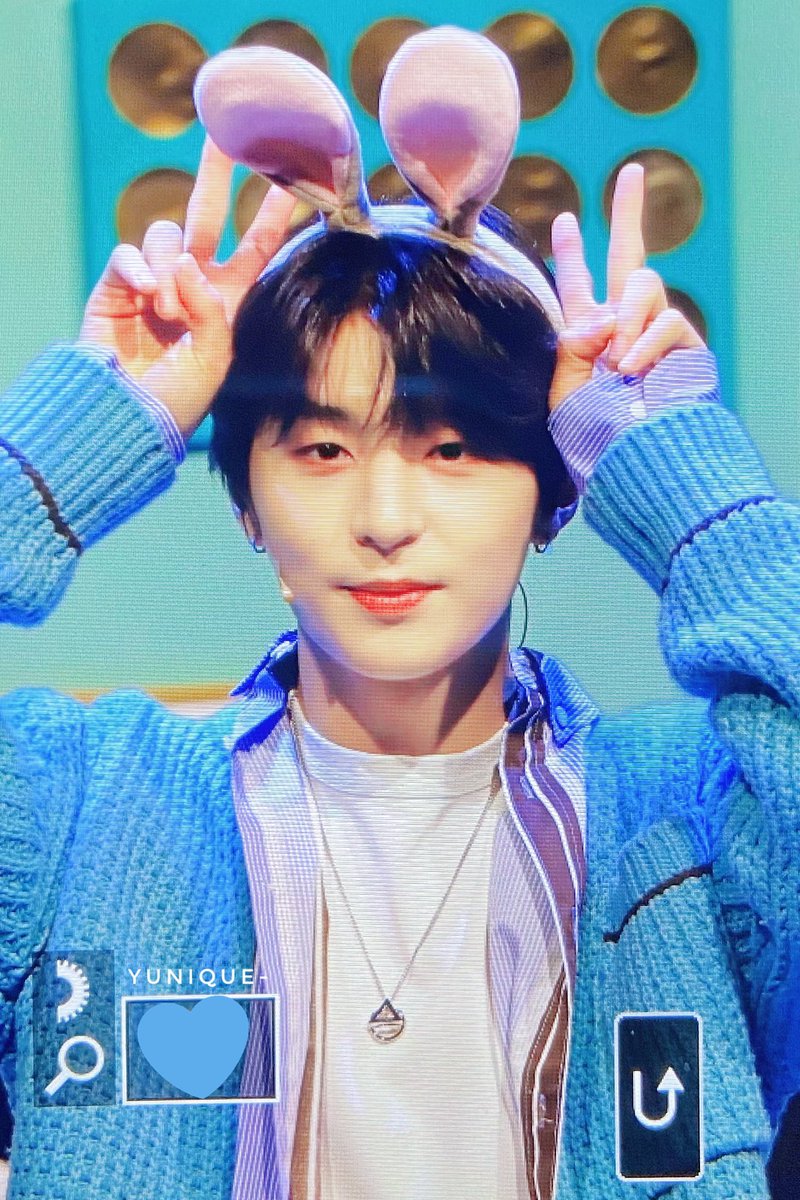 Yunique731's tweet photo. 220218 온에어 
말랑말랑 와토끼🐰
#골든차일드 #성윤 #와이 https://t.co/B1XTAO0tFT