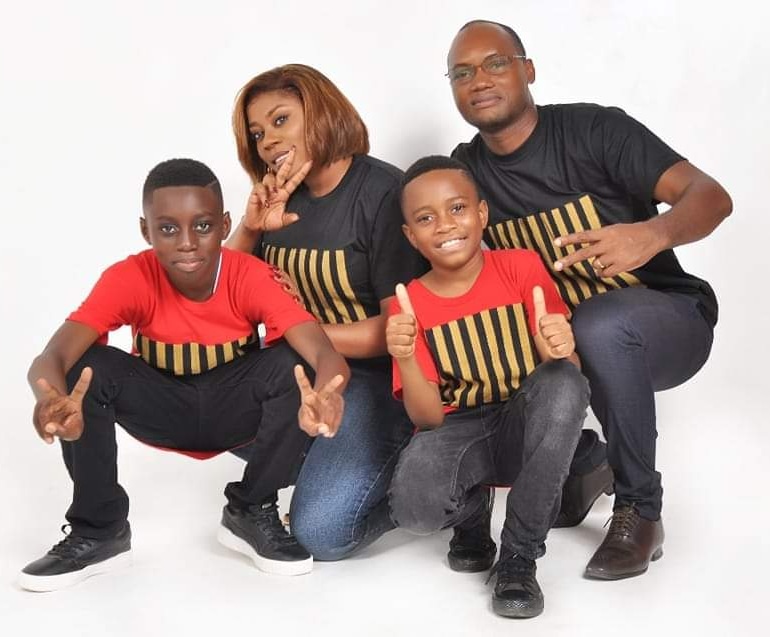 mamy_sore's tweet photo. En ce vendredi que Dieu bénisse toutes les familles car la famille est sacrée ❤️
Joli vendredi à tous 💪
La marque des leaders 👑
NB: Durant tout ce mois de février 1teeshirt identité =10.000f 😉
🇨🇮: +2250707585135
🇧🇫: +22674000190
#ClientsSatisfaits 🇨🇮 https://t.co/OgOrvJ5Tx5