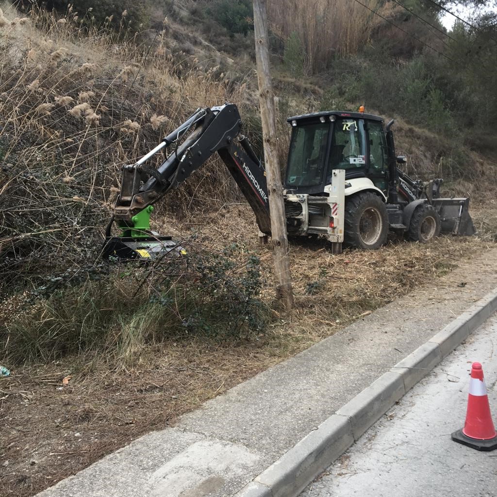 SVCastellet's tweet photo. 👷 🚧 Tret de sortida a les obres per millorar l’accés al barri de la #Balconada a #SVCastellet 🚦
https://t.co/iDdp6KwOEt https://t.co/WMD2UzF90j