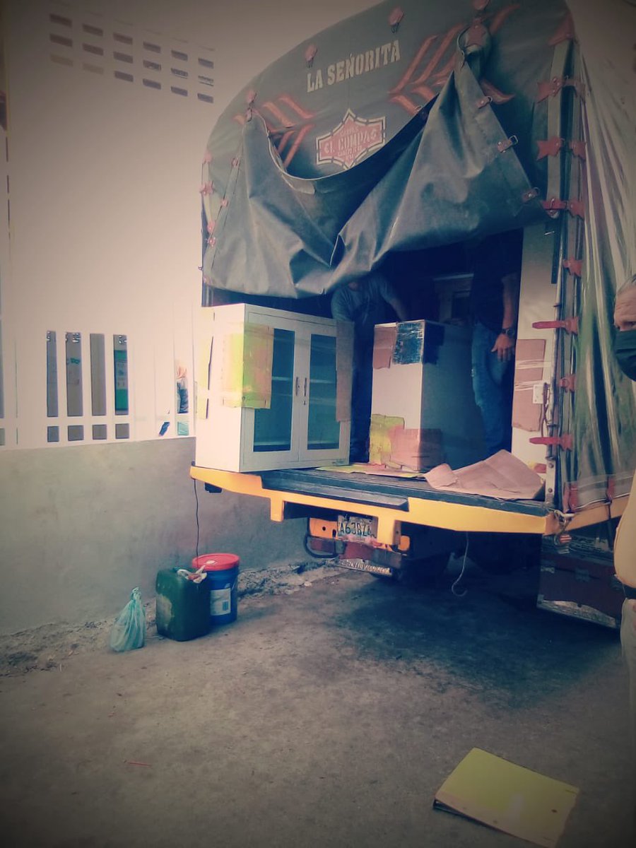 Recibiendo mobiliario y material nuevo para nuestra escuela #CEINeusebioguzman #gracias 👏🏻👏🏻👏🏻 <a href="/NicolasMaduro/">Nicolás Maduro</a> <a href="/_LaAvanzadora/">Yelitze Santaella</a> <a href="/CeballosIchaso1/">@FuerzaDinamica Remigio Ceballos Ichaso</a> <a href="/gracielamarilis/">Graciela Rapisarda</a> <a href="/zedcinicial/">Educ. Inicial Dtto. Capital</a> <a href="/educinicialmppe/">Educación Inicial</a> @MPPEDUCACION