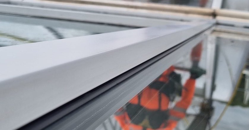 High Level Glazing Refurbishent works continue this week with our southern projects team. 

dynamicaccess.co.uk 

 #ropeaccess #glazing #highlevelglazing #facade #difficultaccess #dynamicaccess #irata #workingatheight #mastic