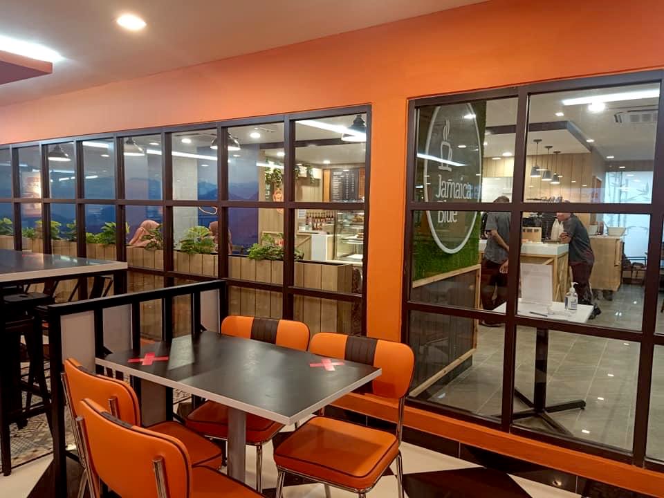 SenawangTV's tweet photo. Salah satu banggunan iconic di Seremban telah dinaik taraf jadi lebih lawa &amp; kemas. 😍❤️

Taniah buat management A&amp;W Seremban terus mengindahkan &amp; mengekalkan banggunan ni.

Maghih waghih jemput datang.

📍A&amp;W Seremban, Nismilan
⏰8:00 AM - 12:00 AM https://t.co/gs0n5rx8tL