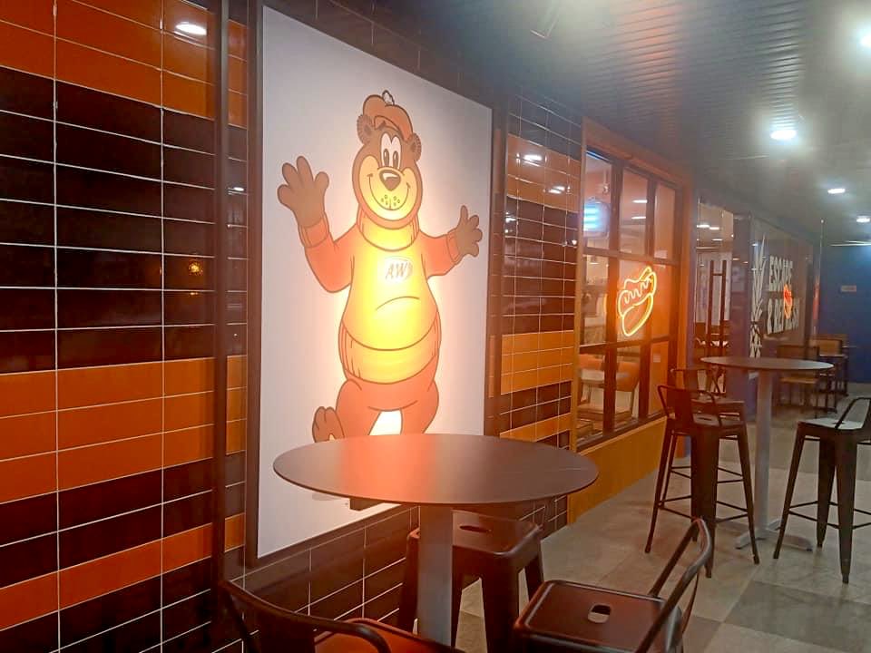 SenawangTV's tweet photo. Salah satu banggunan iconic di Seremban telah dinaik taraf jadi lebih lawa &amp; kemas. 😍❤️

Taniah buat management A&amp;W Seremban terus mengindahkan &amp; mengekalkan banggunan ni.

Maghih waghih jemput datang.

📍A&amp;W Seremban, Nismilan
⏰8:00 AM - 12:00 AM https://t.co/gs0n5rx8tL