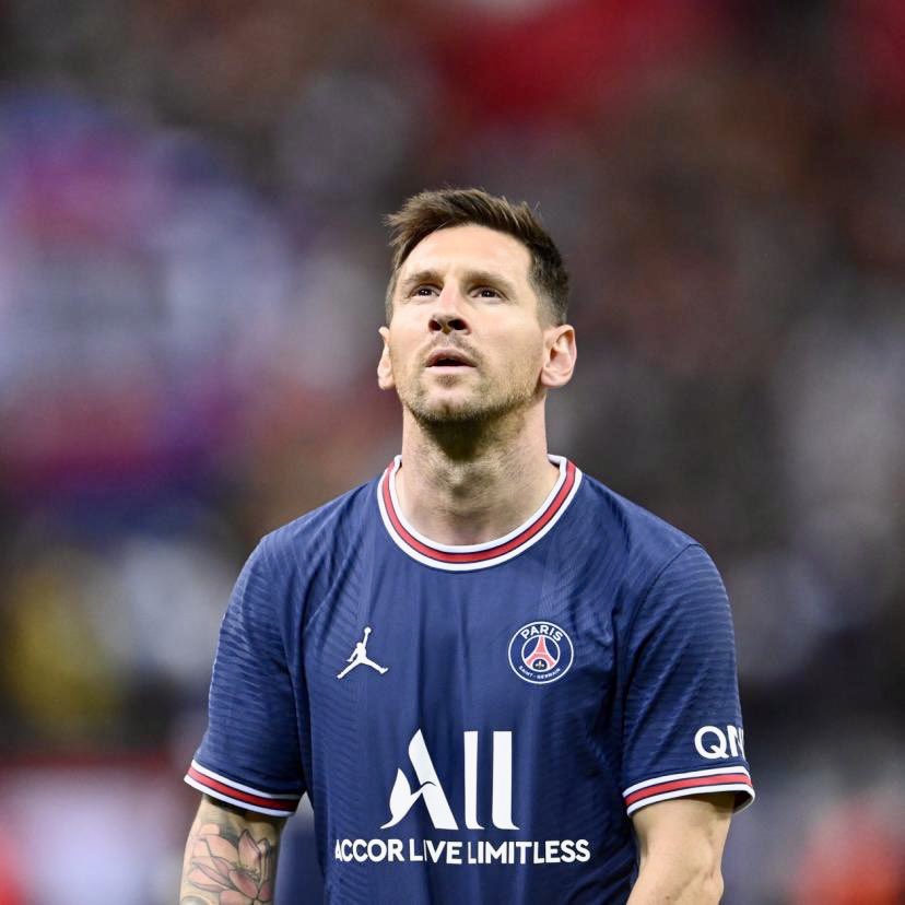 Footy_Insights's tweet photo. 🗣Mauricio Pochettino at the press conference : 

“Messi is the best player in the world. Missing a penalty won't affect his confidence. He had a very good match against Real, he made it possible to bind the different lines of play. He is football”

#FCNPSG | #PSG🔴🔵 https://t.co/AMKd8QJGJ3