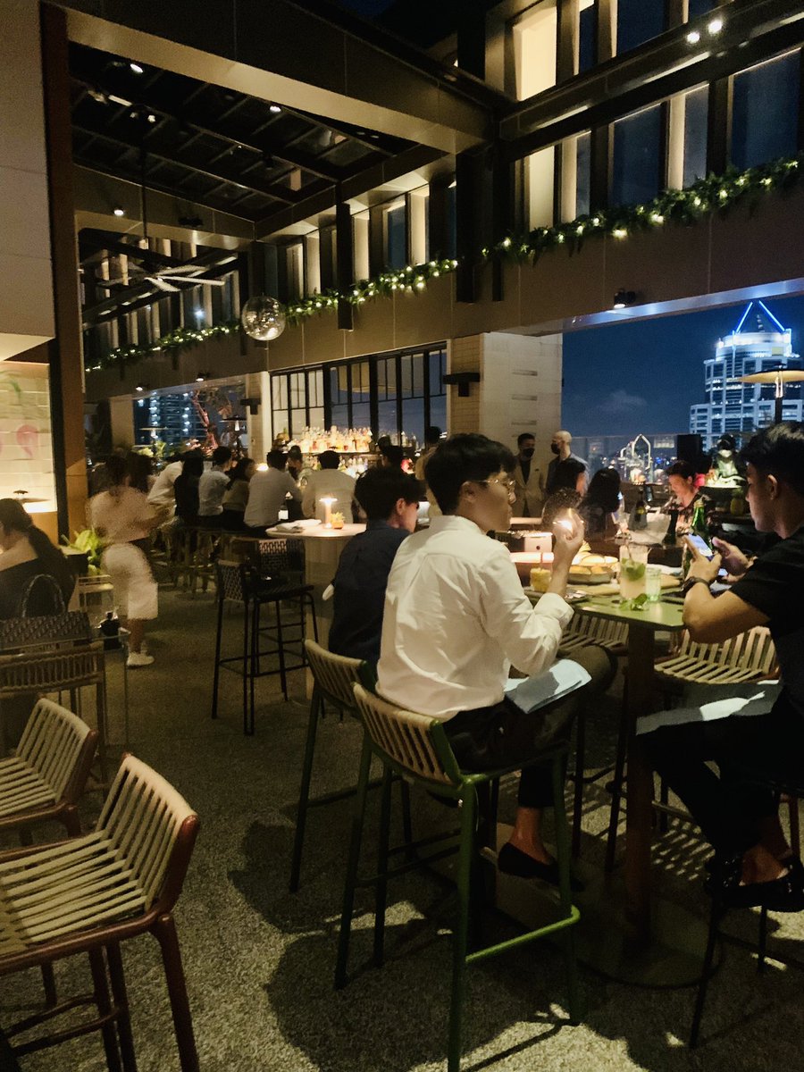 Well this is nice… thanks @iamshanejameson for hooking me up at short notice. Look forward to meeting in person next time. Speedy recovery to your son. <a href="/Kimpton/">Kimpton</a> #baryardissocool #rooftopfridaynites #badphotosbetterinreallife