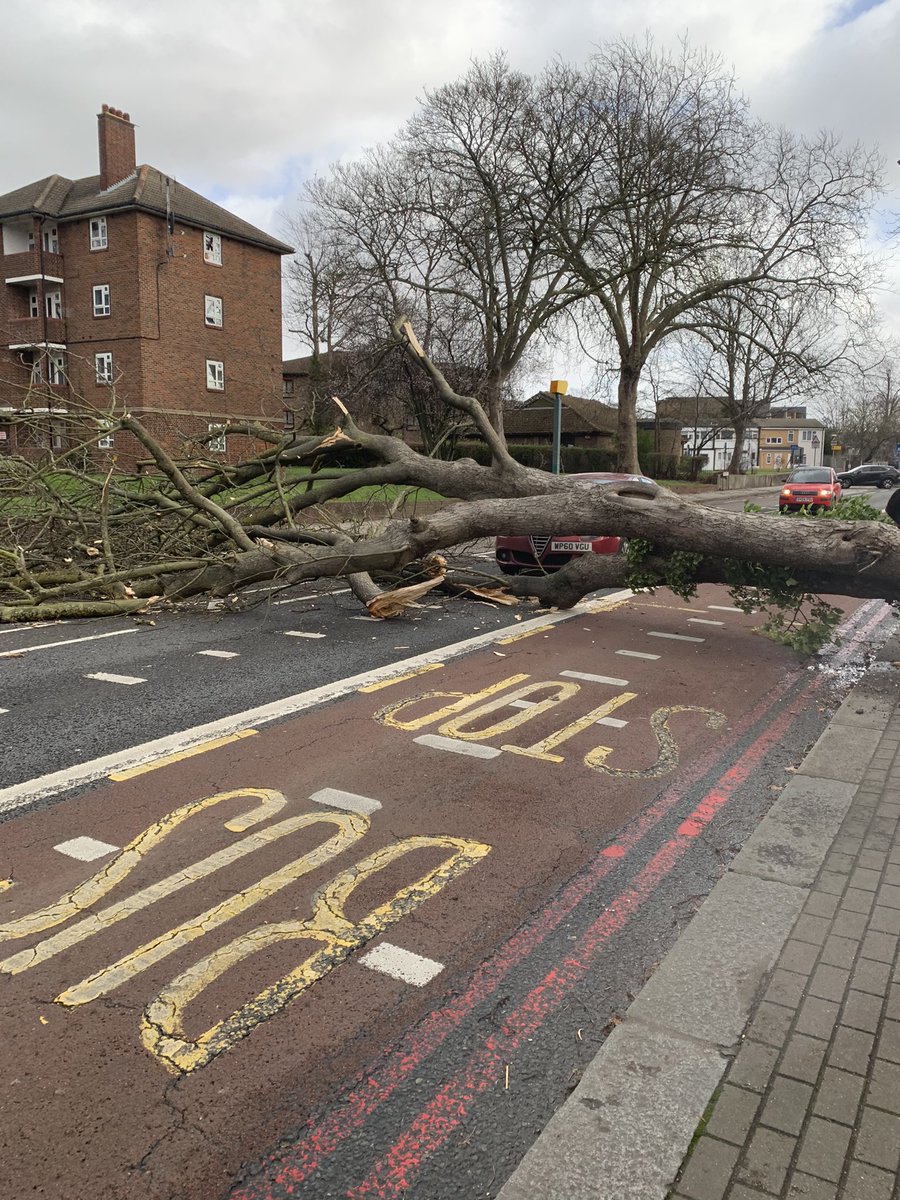 Please avoid Eltham Road! London SE9
No one was hurt xx🙏🏼