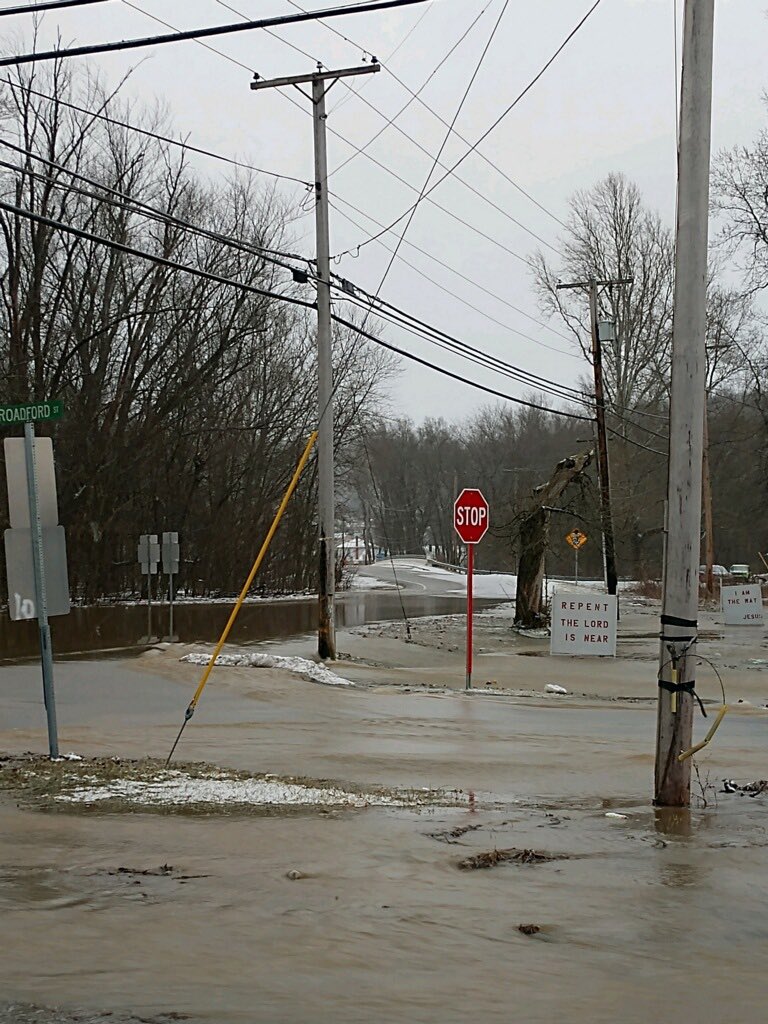 ROAD CLOSURE:

SR183 northbound and  southbound near Grovedell St. SE in Waynesburg is closed due to flooding. Please avoid the area.