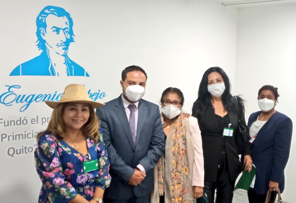 AnaConcomindaba's tweet photo. #Federación de #Artesanos del #Guayas #FEDARTEG por Disposición de la Ministra @mariabrownp nos reunimos con el Subsecretarío de #AdministracionEscolar Ab. #GabrielCastaño para tratar la ejecución del Programa #HilandoElDesarrollo para #reactivacioneconomica al Sector #Artesanal https://t.co/3Rp70PbK8v