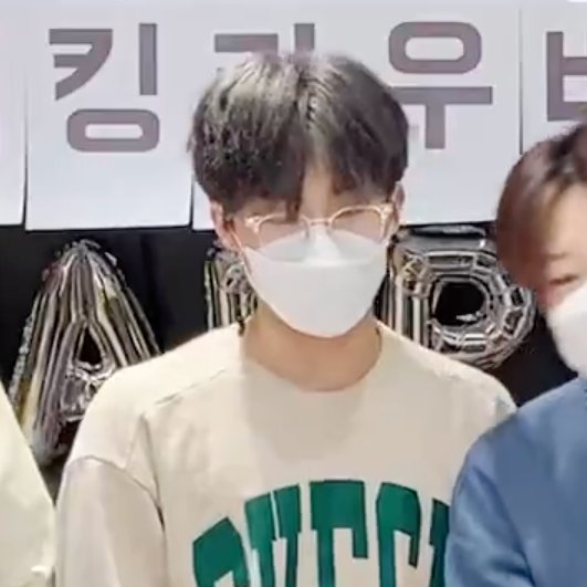 jeongwoo_films's tweet photo. jeongwoo and his glasses https://t.co/Ba2xlqTaX3